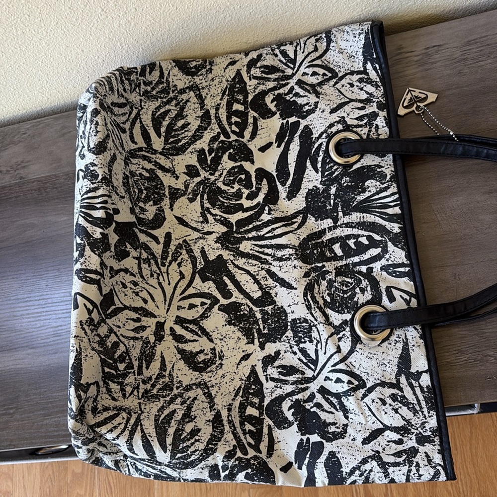 Roxy Black and White Floral Tote Bag - Picture 9 of 13
